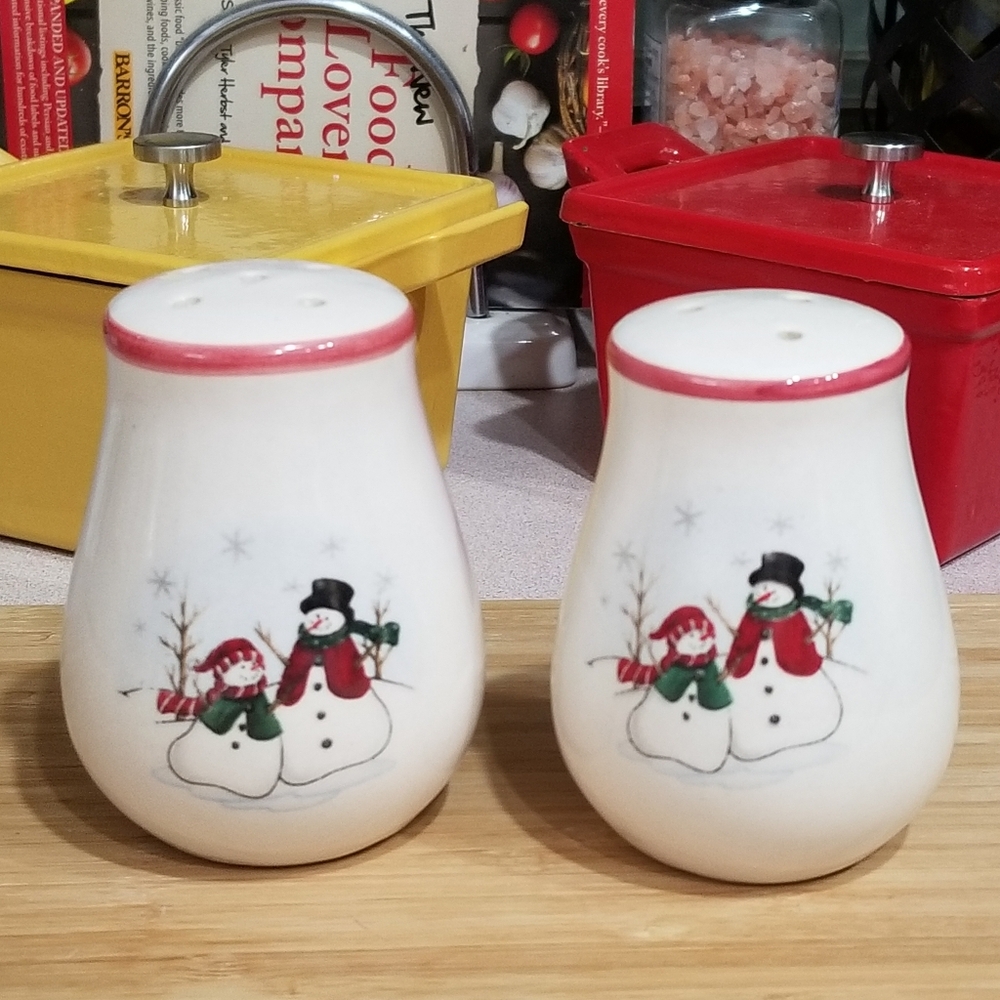 Royal Seasons Snowman Stoneware Tabletop Salt and Pepper Shakers‎ Set Christmas